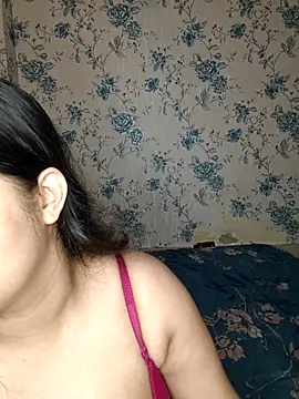 priyaverma00 online show from May 12, 2026, 8:17 pm