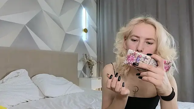 JuliannaWenger online show from December 18, 2025, 4:13 pm