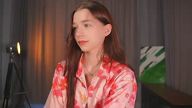 Snapshot of RoxieBolich chatting on September 22, 2025, 1:35 pm RoxieBolich online show from September 22, 2025, 1:35 pm