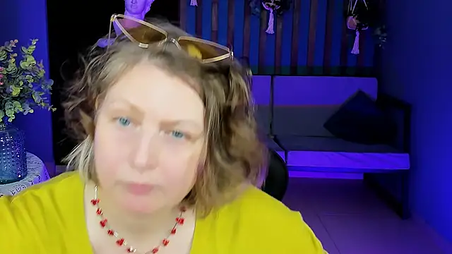 TiffanyBrauny online show from September 22, 2025, 2:19 pm