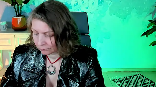 TiffanyBrauny online show from October 17, 2025, 1:46 pm