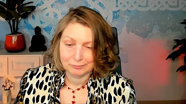 TiffanyBrauny online show from October 18, 2025, 3:02 pm
