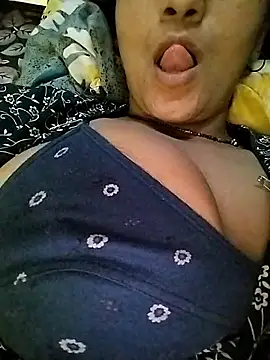 Hottestgirll online show from November 10, 2025, 7:51 am