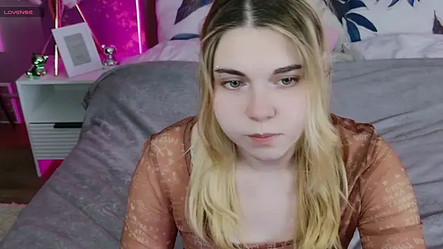 Evie Vall online show from December 5, 2025, 5:09 pm