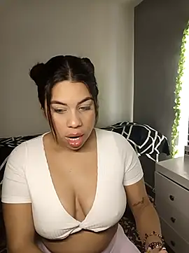 Snapshot of GabyMontenegro chatting on September 28, 2025, 10:42 am GabyMontenegro online show from September 28, 2025, 10:42 am
