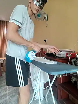 Snapshot of thienlong05 chatting on October 12, 2025, 2:21 am thienlong05 online show from October 12, 2025, 2:21 am