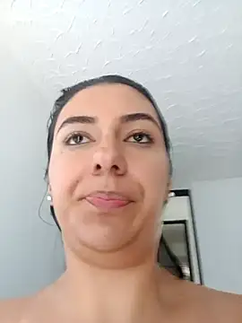 VioletaWalton1 online show from September 17, 2025, 3:24 pm