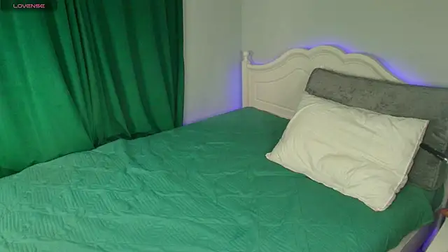 katerine Monroe online show from October 19, 2025, 7:20 am