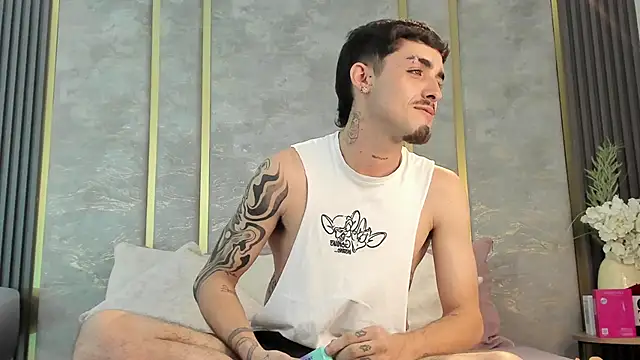 Snapshot of NikoStone_ chatting on February 26, 2026, 5:28 am NikoStone online show from February 26, 2026, 5:28 am