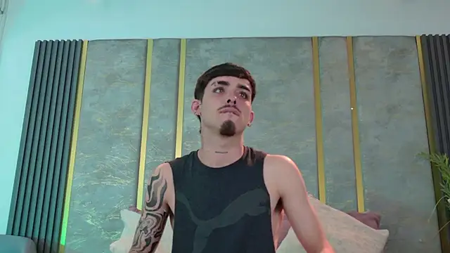 Snapshot of NikoStone_ chatting on March 3, 2026, 5:24 am NikoStone online show from March 3, 2026, 5:24 am