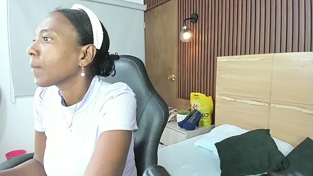 coral15  online show from October 22, 2025, 2:12 am