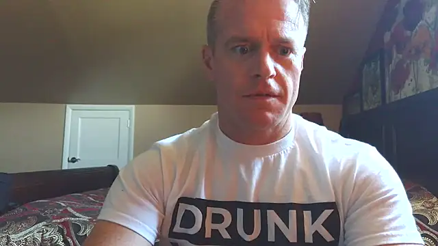 Snapshot of DILFiGuess11 chatting on June 4, 2026, 4:24 pm DILFiGuess11 online show from June 4, 2026, 4:24 pm