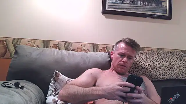 Snapshot of DILFiGuess11 chatting on June 8, 2026, 4:02 am DILFiGuess11 online show from June 8, 2026, 4:02 am