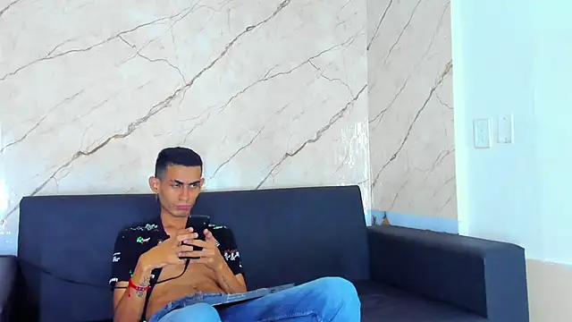 Golldens Dreamss online show from October 17, 2025, 8:55 pm