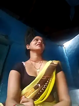 Jooli xx online show from April 17, 2026, 12:41 pm