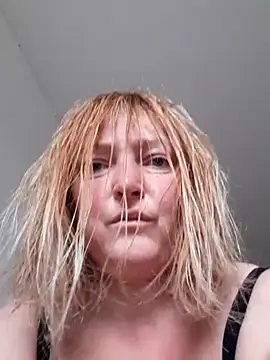 LiluLiluLilu online show from October 13, 2025, 8:47 am