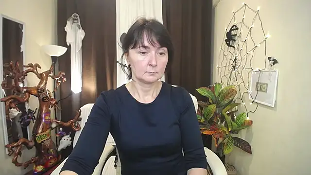 VivianGuchih online show from October 12, 2025, 6:34 am