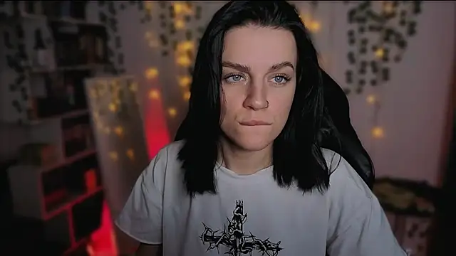 raspberry  girl  online show from October 5, 2025, 8:29 pm