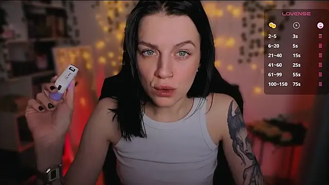 raspberry  girl  online show from October 9, 2025, 9:35 pm