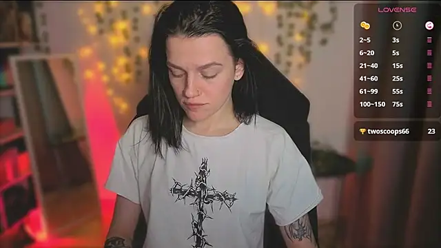 raspberry  girl  online show from October 20, 2025, 9:04 pm