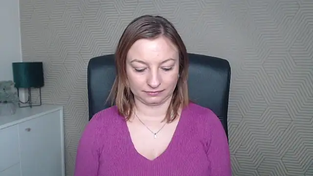 angelaSamt online show from November 18, 2025, 6:40 am