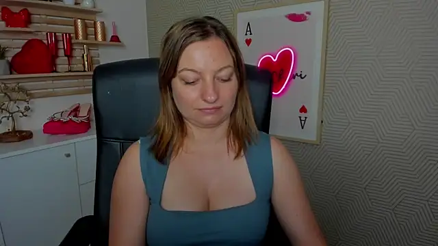 angelaSamt online show from June 18, 2026, 10:19 am