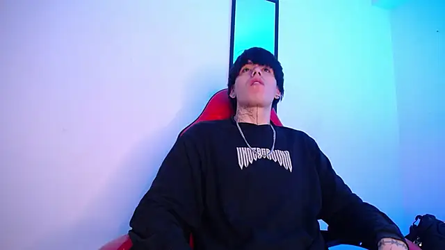 Anhonymus  online show from November 30, 2025, 4:49 am