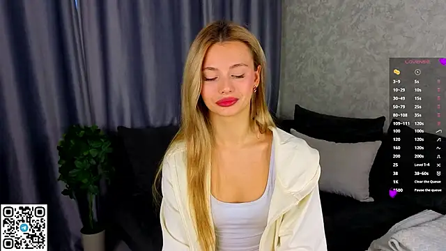 Snapshot of NaughtySeraphine chatting on February 4, 2026, 5:02 am NaughtySeraphine online show from February 4, 2026, 5:02 am