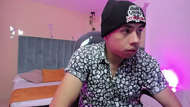 Muscle Scott online show from December 3, 2025, 12:36 pm