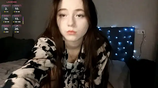 Sophiecuttie online show from December 4, 2025, 7:33 pm