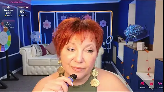 Kira Kenett online show from November 24, 2025, 6:02 am