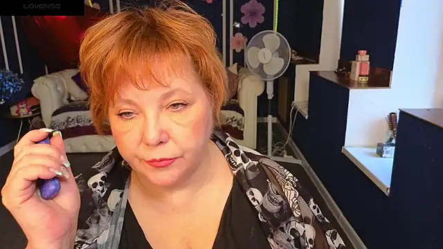 Snapshot of Kira_Kenett chatting on May 28, 2026, 5:27 am Kira Kenett online show from May 28, 2026, 5:27 am