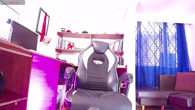 Snapshot of GretaVoss_ chatting on November 7, 2025, 7:14 pm GretaVoss online show from November 7, 2025, 7:14 pm