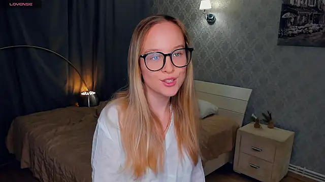 SoonMoor online show from October 28, 2025, 6:10 pm