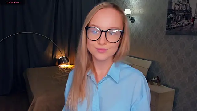 SoonMoor online show from November 14, 2025, 6:17 pm