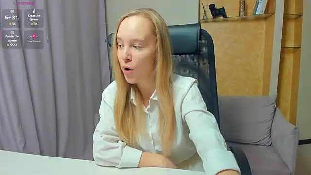 SoonMoor online show from November 22, 2025, 7:24 pm