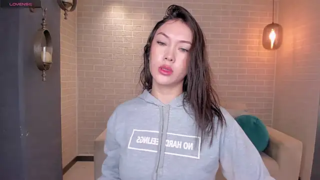 AnnaHoffman  online show from September 25, 2025, 12:20 pm