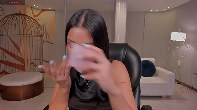 NinaBlum online show from November 27, 2025, 5:09 am