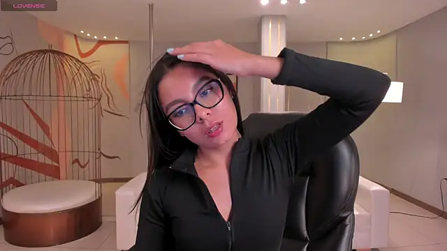 NinaBlum online show from November 28, 2025, 3:31 am