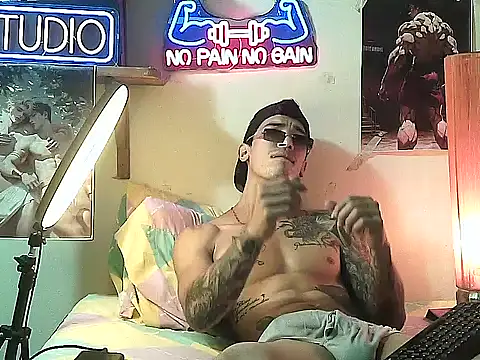 Strongcockfitness online show from November 4, 2025, 7:13 pm