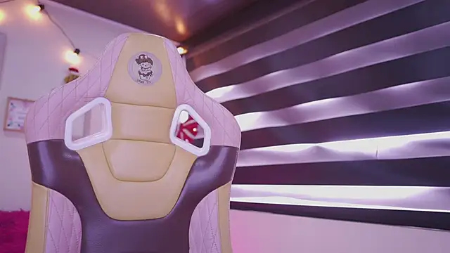 Rebecah 1 online show from December 22, 2025, 1:41 pm