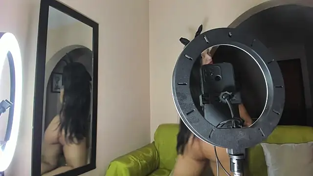 BiancaMoreti online show from October 31, 2025, 10:44 pm