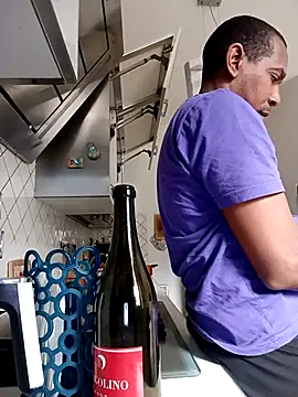 Snapshot of estrogeni chatting on April 15, 2026, 6:42 am estrogeni online show from April 15, 2026, 6:42 am