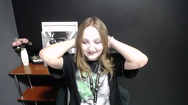 Mystic nikole online show from September 11, 2025, 12:38 pm