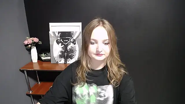 Mystic nikole online show from September 15, 2025, 1:33 pm