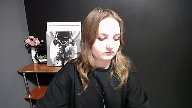 Mystic nikole online show from September 30, 2025, 12:10 pm