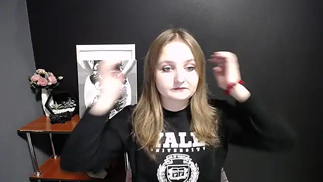 Mystic nikole online show from October 1, 2025, 12:11 pm