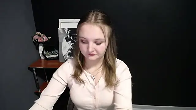 Mystic nikole online show from October 7, 2025, 12:35 pm