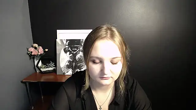 Mystic nikole online show from October 8, 2025, 12:14 pm