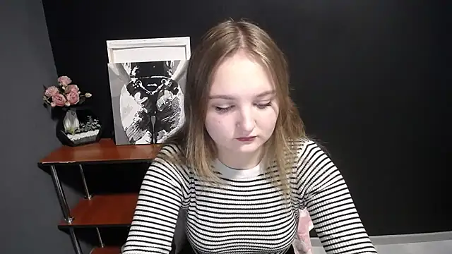 Mystic nikole online show from October 22, 2025, 12:16 pm